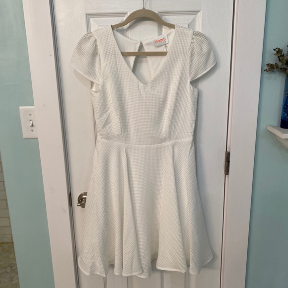 White Bridal Dress with Back Detail - Picture 2 of 9